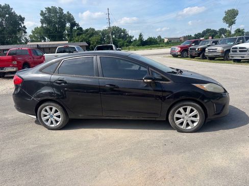 Used 2013 Ford Fiesta SE FWD image 6