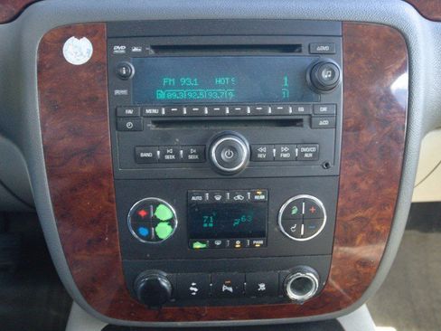 Used 2009 Chevrolet Suburban LT w/ Luxury Package AWD/4WD image 21