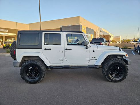 Used 2018 Jeep Wrangler Unlimited Sahara image 6