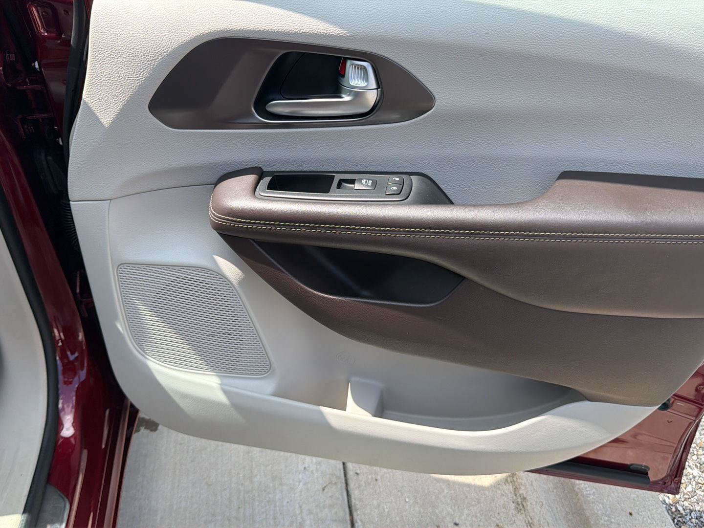 Used 2017 Chrysler Pacifica Touring-L Plus w/ Advanced Safetytec Group FWD image 33