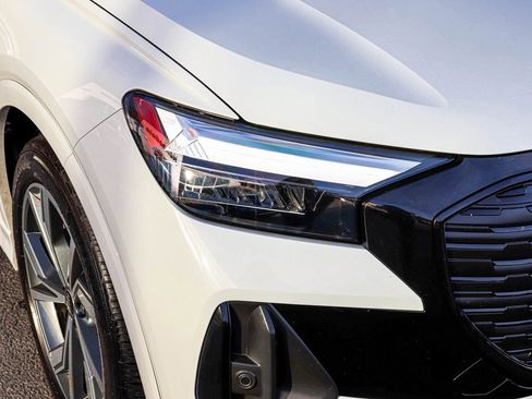 Used 2025 Audi Q4 e-tron Premium image 33