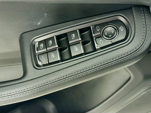 Certified 2026 Porsche Macan AWD/4WD image 19