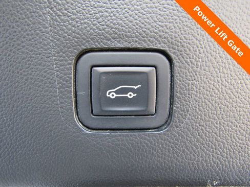 Used 2019 Chevrolet Traverse LT image 19