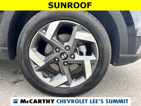 Used 2024 Hyundai Venue SEL image 17