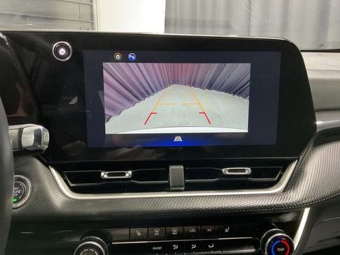 Used 2025 Chevrolet Equinox LT FWD image 24