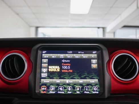Used 2020 Jeep Gladiator Rubicon AWD/4WD image 16