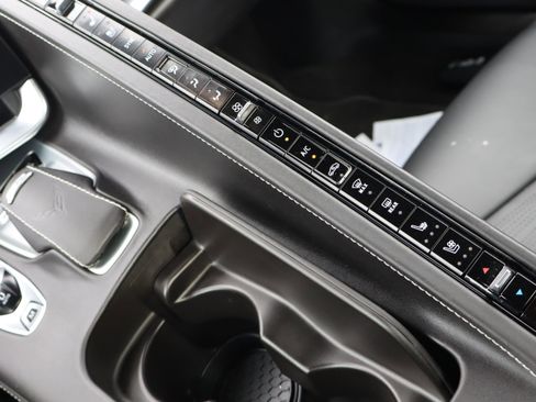 Used 2024 Chevrolet Corvette Stingray Premium Conv w/ Chrome Exterior Badge Package image 27