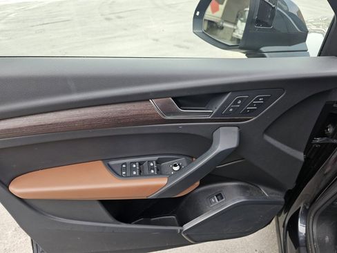 Used 2024 Audi Q5 2.0T Premium w/ Convenience Package image 19