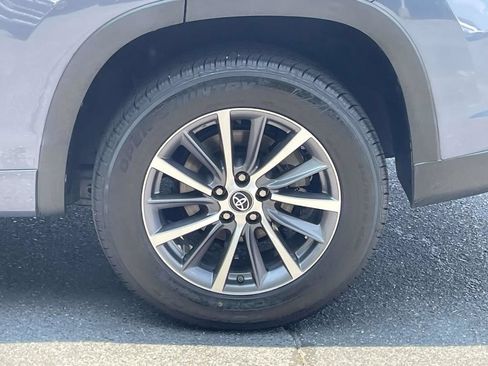 Used 2018 Toyota Highlander XLE FWD image 12