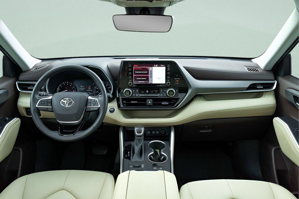 Used 2020 Toyota Highlander XLE AWD/4WD image 19