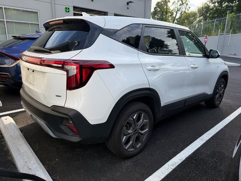 Certified 2025 Kia Seltos LX AWD/4WD image 5
