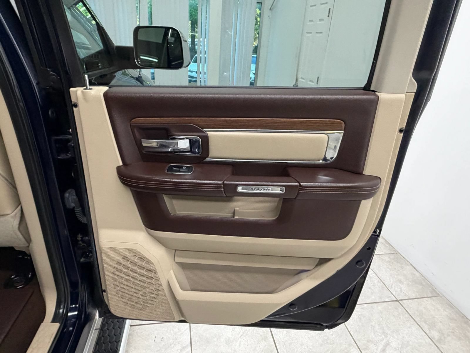 Used 2013 RAM 1500 Laramie w/ Convenience Group AWD/4WD image 18