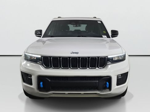 Used 2022 Jeep Grand Cherokee Overland w/ Luxury Tech Group IV AWD/4WD image 8