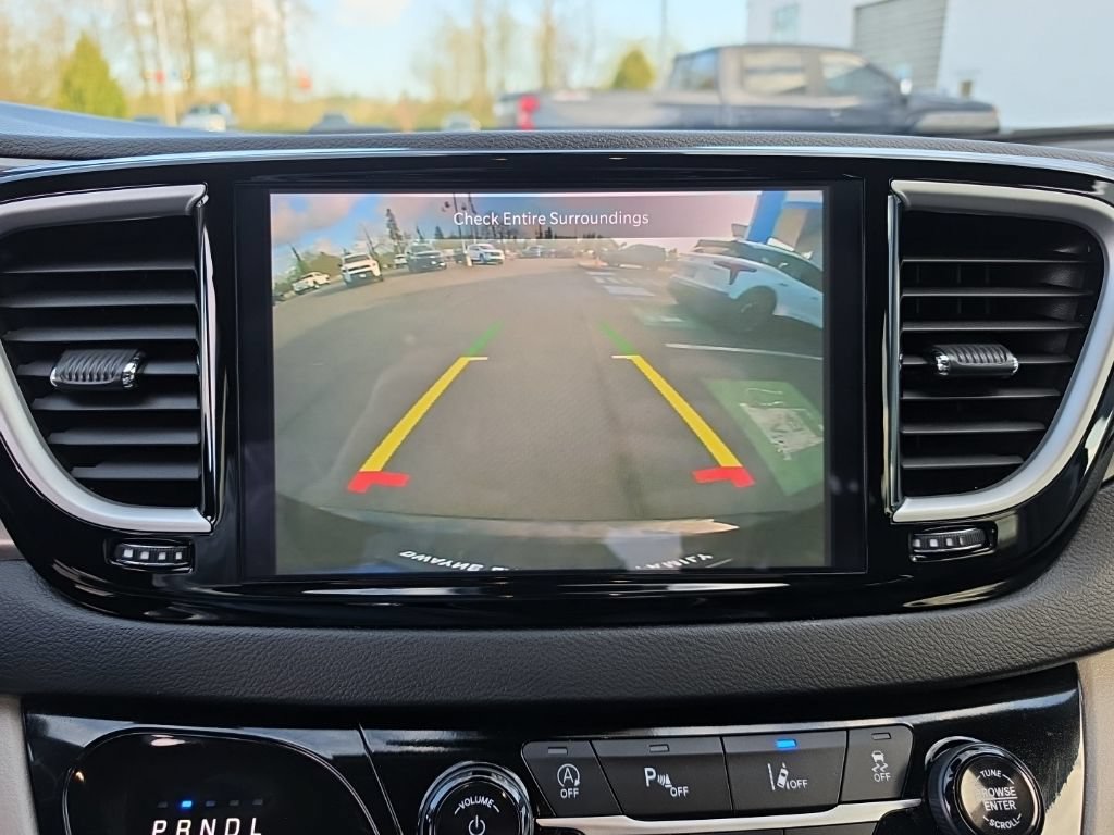 Used 2024 Chrysler Pacifica Touring-L FWD image 14