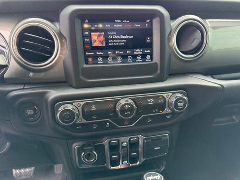 Used 2020 Jeep Wrangler Unlimited Sahara image 18