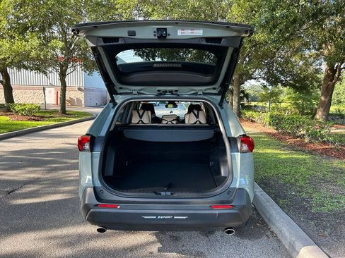 Used 2019 Toyota RAV4 XLE Premium FWD image 10