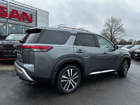 Certified 2024 Nissan Pathfinder Platinum image 8