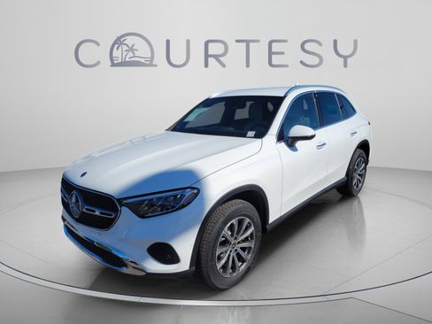 Certified 2026 Mercedes-Benz GLC 300 image 1