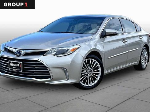 Used 2018 Toyota Avalon Limited FWD image 1