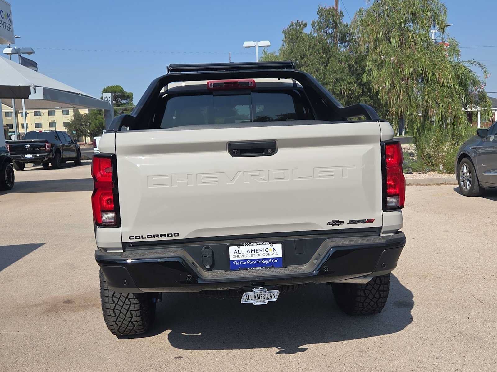 Used 2026 Chevrolet Colorado ZR2 w/ Midnight Edition AWD/4WD image 7
