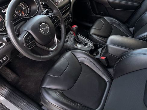 Used 2020 Jeep Cherokee Latitude Plus image 12