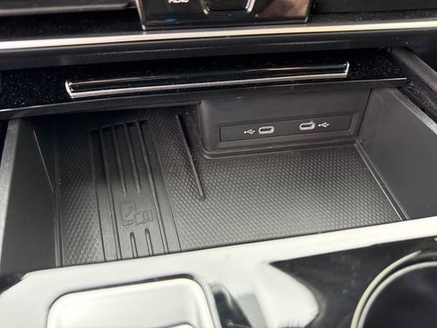 Certified 2025 Volkswagen Atlas SE image 27