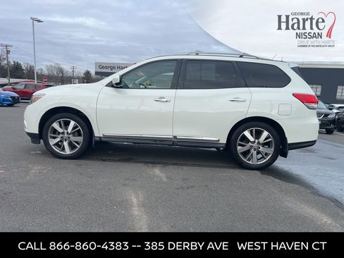 Used 2015 Nissan Pathfinder Platinum w/ Family Entertainment Package image 2