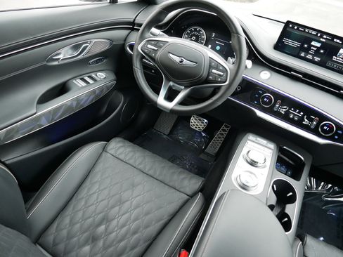 Used 2025 Genesis GV70 3.5T Sport w/ Sport Advanced Package image 9