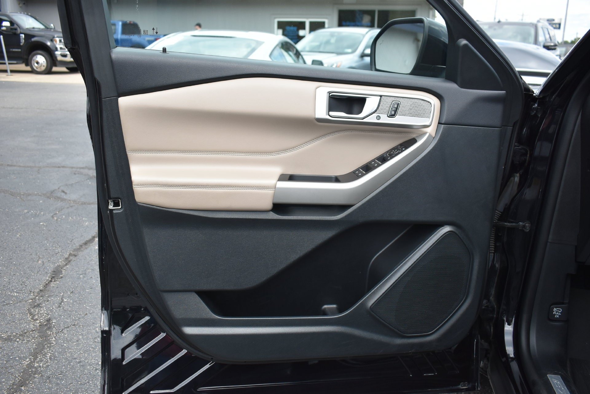 Used 2023 Ford Explorer Limited AWD/4WD image 10