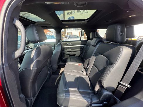 Used 2017 Ford Explorer XLT w/ Equipment Group 202A FWD image 5