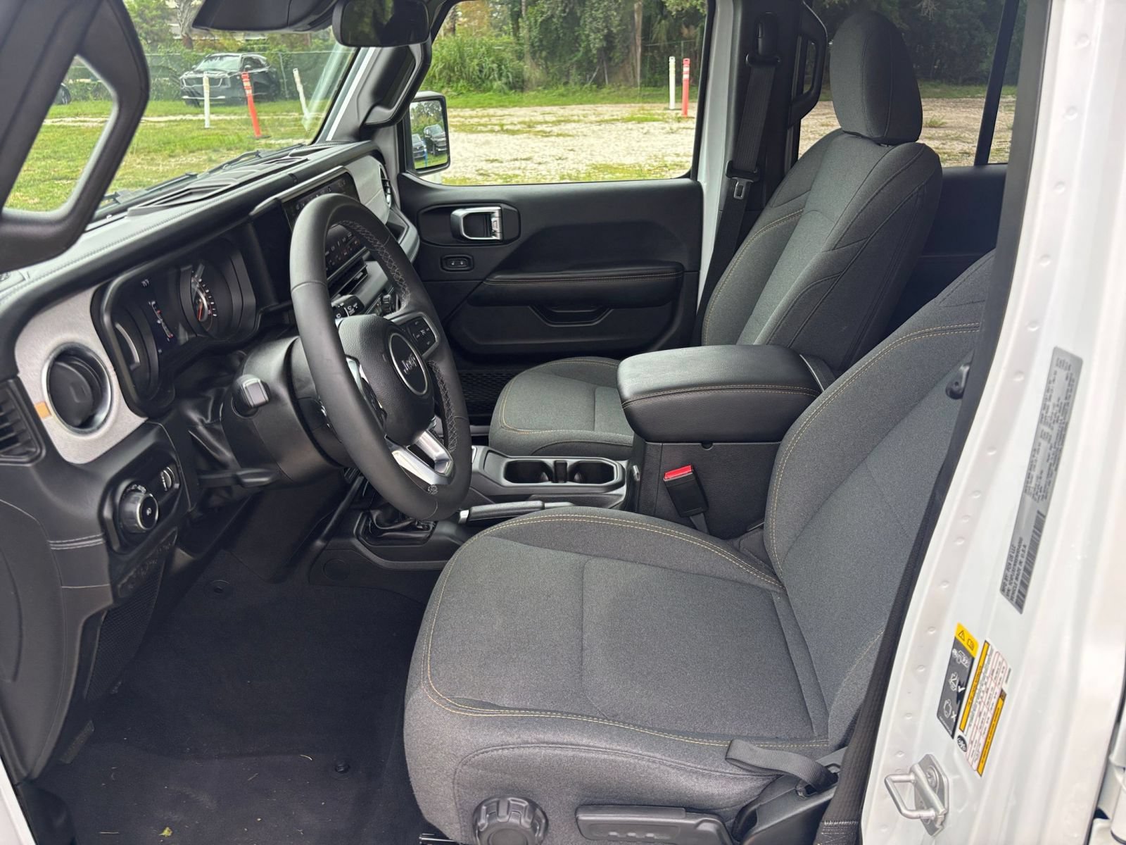 Used 2025 Jeep Wrangler Unlimited Sahara AWD/4WD image 25