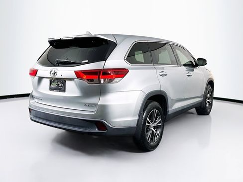 Used 2019 Toyota Highlander Plus AWD/4WD image 9