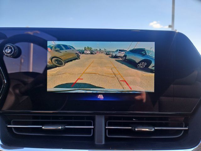 Used 2024 Chevrolet Trax LT w/ Driver Confidence Package FWD image 21