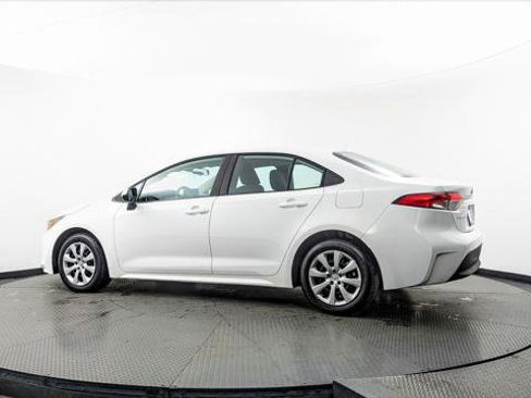 Used 2025 Toyota Corolla LE image 4