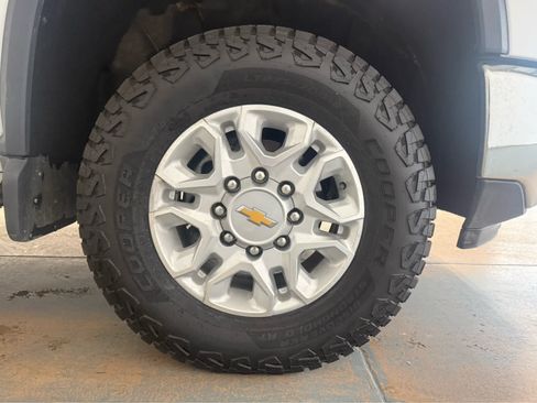 Used 2025 Chevrolet Silverado 2500 LTZ w/ LTZ Convenience Package AWD/4WD image 11