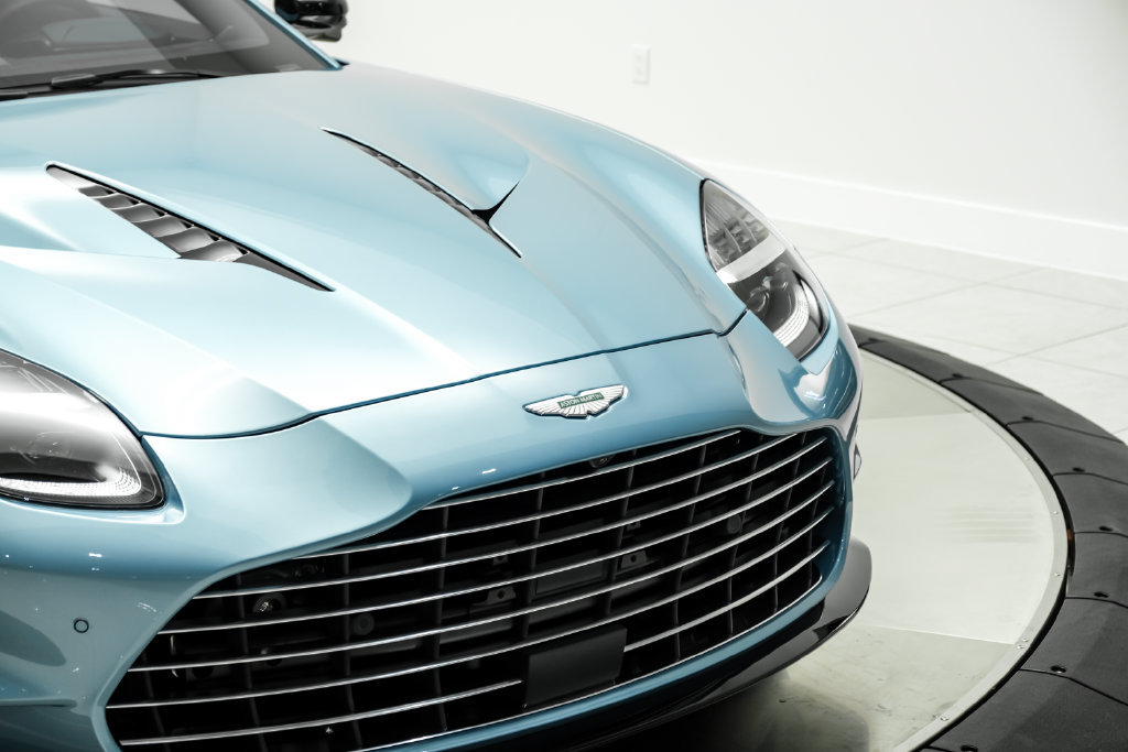 Used 2025 Aston Martin Vanquish RWD image 52