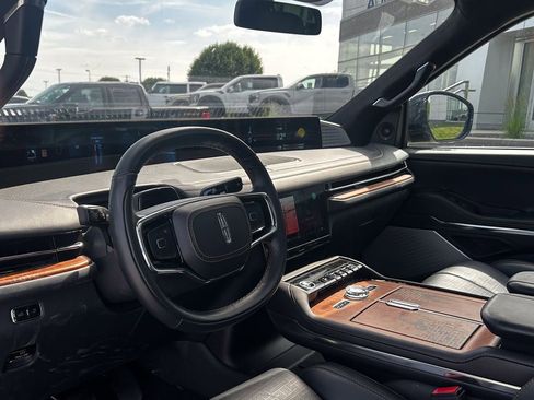 Used 2025 Lincoln Navigator Black Label AWD/4WD image 9