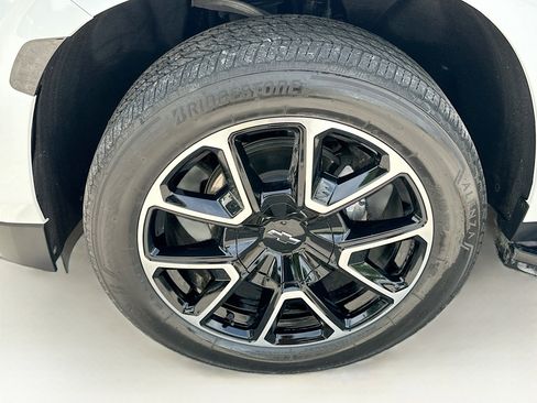 Used 2024 Chevrolet Suburban RST w/ Luxury Package image 34