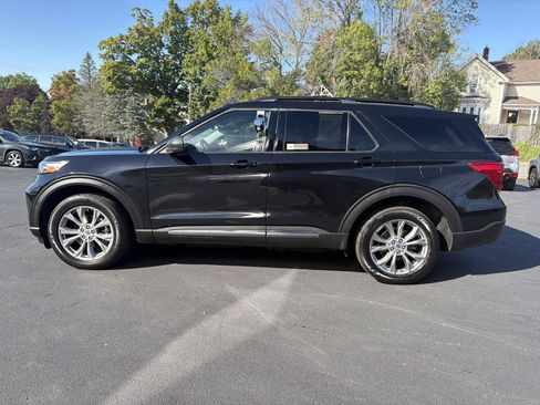 Used 2020 Ford Explorer XLT w/ Equipment Group 202A AWD/4WD image 2