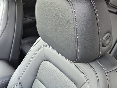 New 2027 Chevrolet Equinox LT w/ Convenience Package II FWD image 16