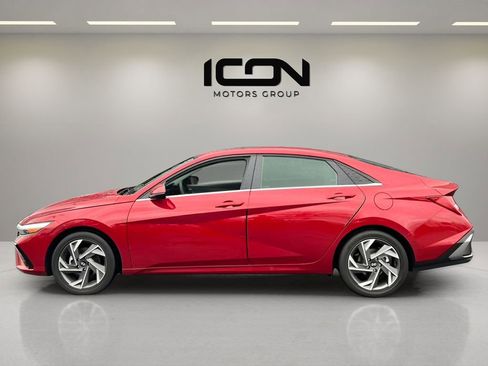 Used 2025 Hyundai Elantra Limited FWD image 2