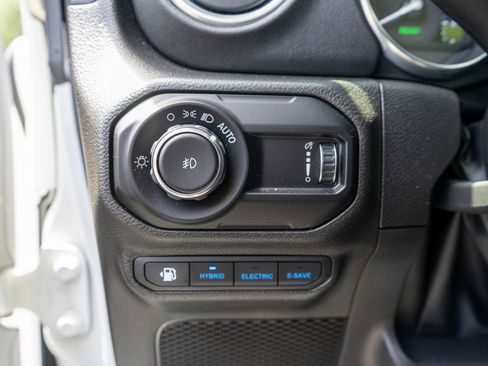 Used 2023 Jeep Wrangler Unlimited Sahara w/ Cold Weather Group AWD/4WD image 16