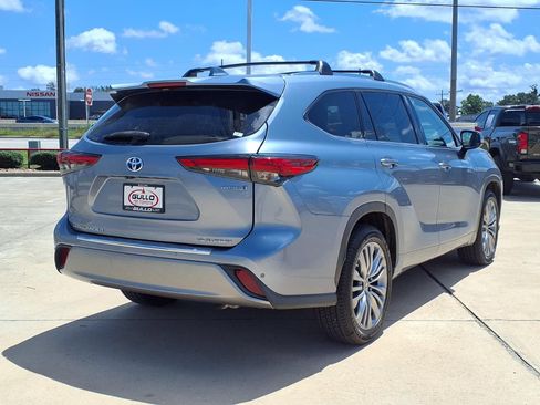 Certified 2021 Toyota Highlander Platinum FWD image 6