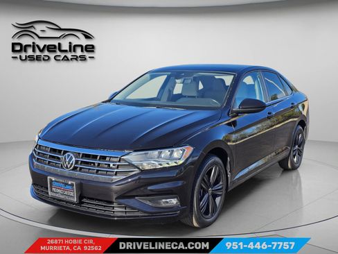 Used 2022 Volkswagen Jetta SE w/ Panoramic Sunroof Package FWD image 5