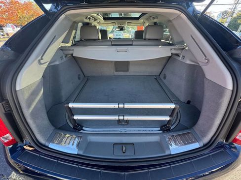 Used 2011 Cadillac SRX Luxury image 16