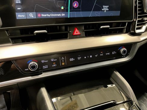 Certified 2025 Kia Sportage EX AWD/4WD image 15