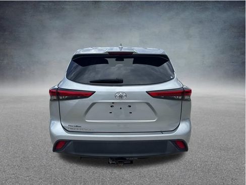 Used 2021 Toyota Highlander L FWD image 8