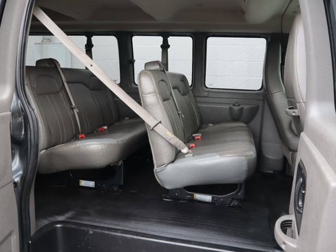 Used 2017 Chevrolet Express 3500 LS RWD image 5