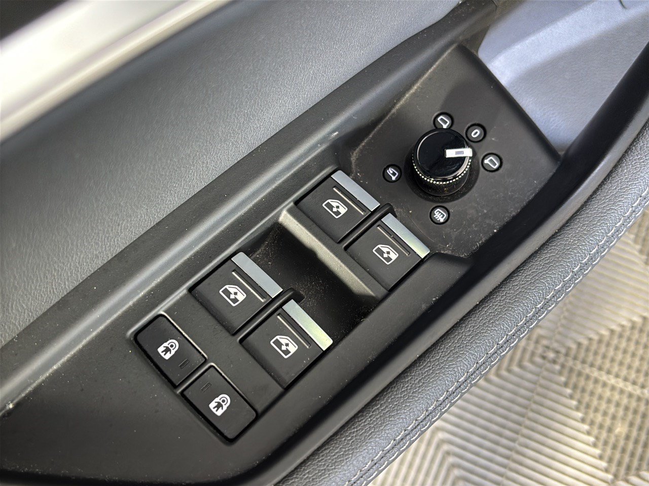 Used 2022 Audi e-tron Premium AWD/4WD image 15