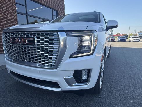 Used 2023 GMC Yukon XL Denali AWD/4WD image 31